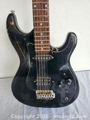 MaxSold Auction: Vintage Memphis Electric Guitar - Toronto (Ontario, Canada) PARTNER MANAGED Reseller Online Auction - Queen Street West.