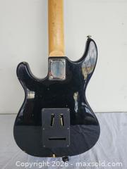 MaxSold Auction: Vintage Memphis Electric Guitar - Toronto (Ontario, Canada) PARTNER MANAGED Reseller Online Auction - Queen Street West.