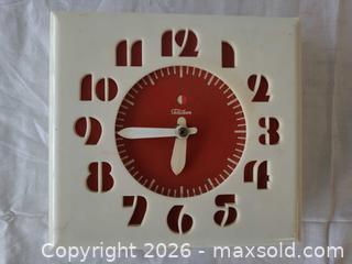 MaxSold Auction: Vintage Rotary Telephone and Telechron Wall Clock (Mixed Lot) - Toronto (Ontario, Canada) PARTNER MANAGED Reseller Online Auction - Queen Street West.