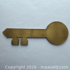 MaxSold Auction: Key To The City of Niagara Falls  - Toronto (Ontario, Canada) SELLER MANAGED Reseller Online Auction -  Crouse Road (STORAGE)