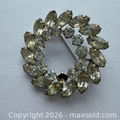 MaxSold Auction: Vintage Decorative Brooches (4)  - Toronto (Ontario, Canada) SELLER MANAGED Reseller Online Auction -  Crouse Road (STORAGE)
