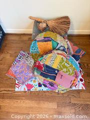 MaxSold Auction: Decor Rug Pillows and Stool - Houston (Texas, USA) SELLER MANAGED Downsizing Online Auction - Coleridge Street