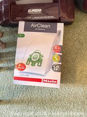 MaxSold Auction: Eureka 6900 Upright Vacuum Cleaner System - Houston (Texas, USA) SELLER MANAGED Downsizing Online Auction - Coleridge Street