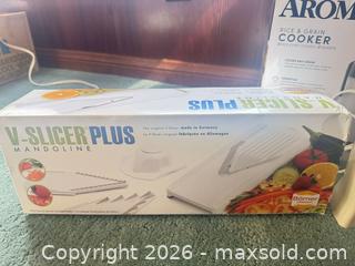 MaxSold Auction: Kitchen appliances collection - Houston (Texas, USA) SELLER MANAGED Downsizing Online Auction - Coleridge Street
