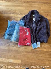 MaxSold Auction: Ladies clothing - Houston (Texas, USA) SELLER MANAGED Downsizing Online Auction - Coleridge Street