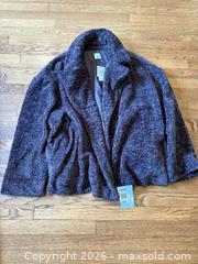 MaxSold Auction: Ladies clothing - Houston (Texas, USA) SELLER MANAGED Downsizing Online Auction - Coleridge Street