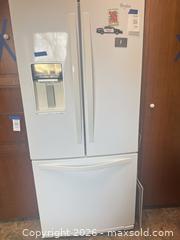 MaxSold Auction: White Whirlpool 20FDBM Refrigerator - Houston (Texas, USA) SELLER MANAGED Downsizing Online Auction - Coleridge Street