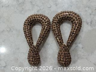 MaxSold Auction: Gold-Tone Champagne Rhinestone Drop Clip-On Earrings - Trent Hills (Ontario, Canada) SELLER MANAGED Reseller Online Auction - Industrial Drive