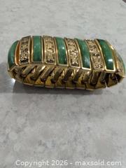 MaxSold Auction: Vintage green marbled expansion cuff - Trent Hills (Ontario, Canada) SELLER MANAGED Reseller Online Auction - Industrial Drive