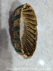 MaxSold Auction: Vintage green marbled expansion cuff - Trent Hills (Ontario, Canada) SELLER MANAGED Reseller Online Auction - Industrial Drive