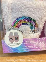 MaxSold Auction: Pink Dazzle Kids Spa Gift Set with Slippers US 8.5 - Smiths Falls (Ontario, Canada) SELLER MANAGED Downsizing Online Auction - Salmon Side Road