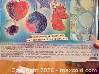 MaxSold Auction: You'Niverse Crystal Growing Jewelry Kit - Smiths Falls (Ontario, Canada) SELLER MANAGED Downsizing Online Auction - Salmon Side Road