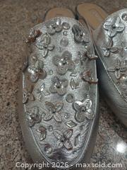 MaxSold Auction: Antonio Melani Silver Genuine Leather Loafers/Flats Size 7.5 M - Las Vegas (Nevada, USA) PARTNER MANAGED Estate Sale Online Auction -  Argent Star Court