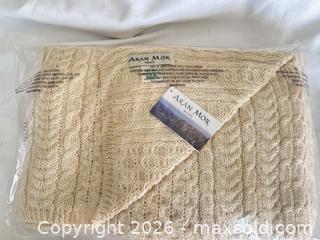 MaxSold Auction: Aran Mór 100% Wool Aran Cable Knit Throw - Cream/Ivory - Las Vegas (Nevada, USA) PARTNER MANAGED Estate Sale Online Auction -  Argent Star Court