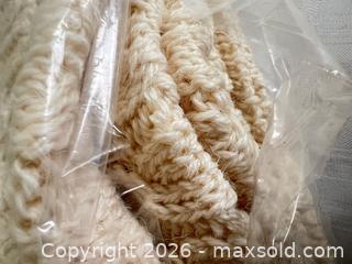 MaxSold Auction: Aran Mór 100% Wool Aran Cable Knit Throw - Cream/Ivory - Las Vegas (Nevada, USA) PARTNER MANAGED Estate Sale Online Auction -  Argent Star Court