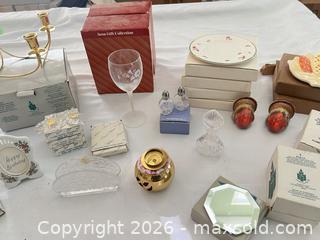 MaxSold Auction: Assorted Glass, Porcelain & Brass Home Decor Lot - Las Vegas (Nevada, USA) PARTNER MANAGED Estate Sale Online Auction -  Argent Star Court
