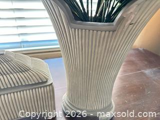 MaxSold Auction: Austin Sculpture Off-White Ribbed Ceramic Covered Box/Vase - Las Vegas (Nevada, USA) PARTNER MANAGED Estate Sale Online Auction -  Argent Star Court