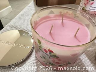 MaxSold Auction: Bath & Body Works Gingham Gorgeous Fragrance Lot — Body & Bath - Las Vegas (Nevada, USA) PARTNER MANAGED Estate Sale Online Auction -  Argent Star Court