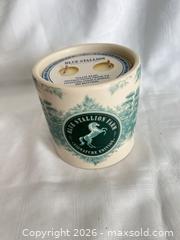 MaxSold Auction: Blue Stallion Farm Ceramic 2-Wick Jar Candle, Cream Horse Design - Las Vegas (Nevada, USA) PARTNER MANAGED Estate Sale Online Auction -  Argent Star Court