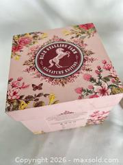 MaxSold Auction: Blue Stallion Farm Ceramic 2-Wick Jar Candle, Cream Horse Design - Las Vegas (Nevada, USA) PARTNER MANAGED Estate Sale Online Auction -  Argent Star Court