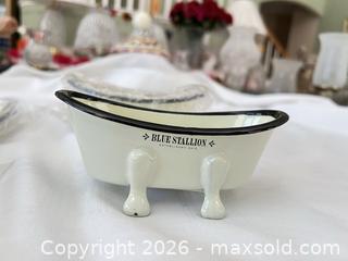 MaxSold Auction: Blue Stallion Farm Enamel Mini Bathtub Soap Dishes, Set of 6 - Las Vegas (Nevada, USA) PARTNER MANAGED Estate Sale Online Auction -  Argent Star Court