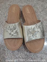 MaxSold Auction: Born Women's Gold Leather Slide Sandals - Las Vegas (Nevada, USA) PARTNER MANAGED Estate Sale Online Auction -  Argent Star Court