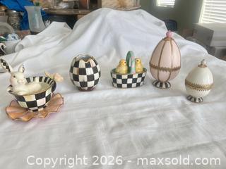 MaxSold Auction: Ceramic Easter Figurine & Trinket Box Set (Mackenzie-Childs) - Las Vegas (Nevada, USA) PARTNER MANAGED Estate Sale Online Auction -  Argent Star Court