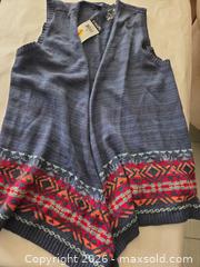 MaxSold Auction: Chaps Navy Geometric Knit Sleeveless Vest, Size M - Las Vegas (Nevada, USA) PARTNER MANAGED Estate Sale Online Auction -  Argent Star Court