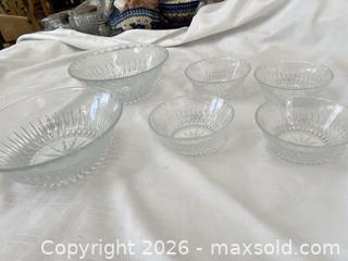 MaxSold Auction: Clear Glass Starburst Cut Bowl Set, 6 Pieces - Las Vegas (Nevada, USA) PARTNER MANAGED Estate Sale Online Auction -  Argent Star Court