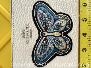 MaxSold Auction: Coach White Leather Zip-Around Continental Wallet - Las Vegas (Nevada, USA) PARTNER MANAGED Estate Sale Online Auction -  Argent Star Court