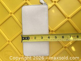 MaxSold Auction: Coach White Leather Zip-Around Continental Wallet - Las Vegas (Nevada, USA) PARTNER MANAGED Estate Sale Online Auction -  Argent Star Court