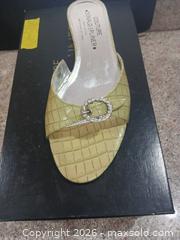 MaxSold Auction: Donald J Pliner Chartreuse Leather Shoes Size 7.5 - Las Vegas (Nevada, USA) PARTNER MANAGED Estate Sale Online Auction -  Argent Star Court