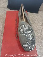 MaxSold Auction: Donald J Pliner Hiro-KS Suede Heels Gray/Carbon Size 7.5 - Las Vegas (Nevada, USA) PARTNER MANAGED Estate Sale Online Auction -  Argent Star Court