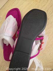 MaxSold Auction: Donald Pliner Pink/Fuchsia Flip Flop Thong Sandals, US 7.5 - Las Vegas (Nevada, USA) PARTNER MANAGED Estate Sale Online Auction -  Argent Star Court