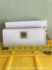 MaxSold Auction: Dooney & Bourke White Leather Zip Medium Wallet - Las Vegas (Nevada, USA) PARTNER MANAGED Estate Sale Online Auction -  Argent Star Court