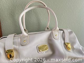 MaxSold Auction: Genuine Leather White Duffel / Weekender, Large, Gold Hardware ( set of 2) - Las Vegas (Nevada, USA) PARTNER MANAGED Estate Sale Online Auction -  Argent Star Court