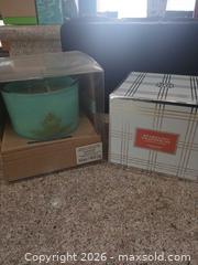 MaxSold Auction: Hanna's & HomeWorx Candles — Sparkling Grapefruit & Sugared Pear - Las Vegas (Nevada, USA) PARTNER MANAGED Estate Sale Online Auction -  Argent Star Court