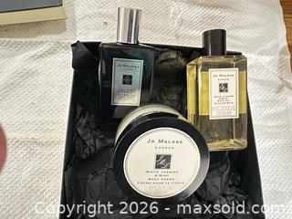 MaxSold Auction: Jo Malone Body Crème, Bath Oil & Dry Body Oil Gift Set - Las Vegas (Nevada, USA) PARTNER MANAGED Estate Sale Online Auction -  Argent Star Court