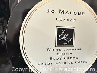 MaxSold Auction: Jo Malone Body Crème, Bath Oil & Dry Body Oil Gift Set - Las Vegas (Nevada, USA) PARTNER MANAGED Estate Sale Online Auction -  Argent Star Court