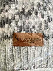 MaxSold Auction: Koolaburra by UGG Aurora Chenille Throw 50 x 70 in Grey Dove Melange - Las Vegas (Nevada, USA) PARTNER MANAGED Estate Sale Online Auction -  Argent Star Court