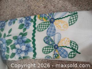 MaxSold Auction: Lot of 4+ Cotton Floral Kitchen Towels - Las Vegas (Nevada, USA) PARTNER MANAGED Estate Sale Online Auction -  Argent Star Court