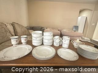 MaxSold Auction: Princess House Heritage Blossom Porcelain Dinnerware Set - Las Vegas (Nevada, USA) PARTNER MANAGED Estate Sale Online Auction -  Argent Star Court