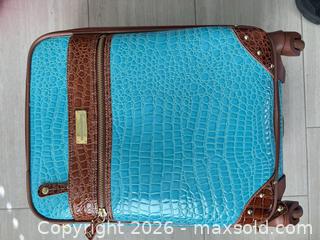 MaxSold Auction: Samantha Brown Turquoise & Brown Croc-Embossed 3-Piece Luggage Set - Las Vegas (Nevada, USA) PARTNER MANAGED Estate Sale Online Auction -  Argent Star Court