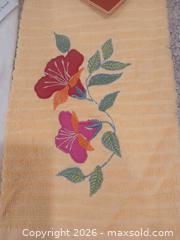 MaxSold Auction: Set of 2 Cotton Kitchen Towels with Floral & Apple Embroidery - Las Vegas (Nevada, USA) PARTNER MANAGED Estate Sale Online Auction -  Argent Star Court
