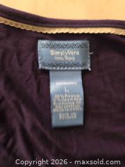 MaxSold Auction: Simply Vera (Vera Wang) Purple Rayon Short Sleeve L - Las Vegas (Nevada, USA) PARTNER MANAGED Estate Sale Online Auction -  Argent Star Court