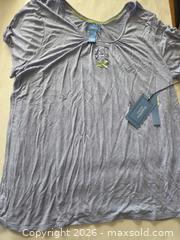 MaxSold Auction: SimplyVera Vera Wang XL Lavender Short Sleeve Top - Las Vegas (Nevada, USA) PARTNER MANAGED Estate Sale Online Auction -  Argent Star Court