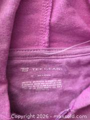 MaxSold Auction: Tek Gear Women's Purple Zip-Up Hoodie, Size M - Las Vegas (Nevada, USA) PARTNER MANAGED Estate Sale Online Auction -  Argent Star Court