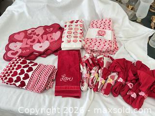 MaxSold Auction: Valentine's Day Red Pink White Table & Kitchen Linens Set - Las Vegas (Nevada, USA) PARTNER MANAGED Estate Sale Online Auction -  Argent Star Court