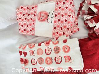 MaxSold Auction: Valentine's Day Red Pink White Table & Kitchen Linens Set - Las Vegas (Nevada, USA) PARTNER MANAGED Estate Sale Online Auction -  Argent Star Court