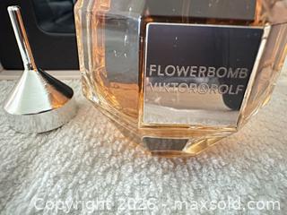MaxSold Auction: Viktor & Rolf Flowerbomb 50 ml Eau de Parfum Gift Set - Las Vegas (Nevada, USA) PARTNER MANAGED Estate Sale Online Auction -  Argent Star Court